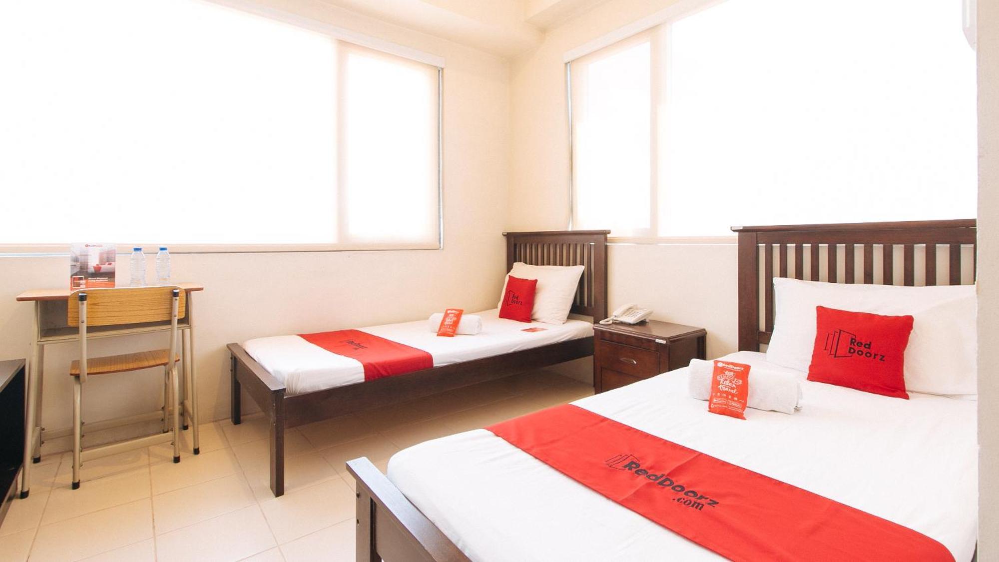 Reddoorz Plus @ E Rodriguez Corner Banawe Quezon City Ngoại thất bức ảnh
